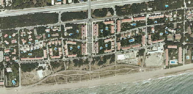 Imatge aèria de Central Mar on es pot observar com s'estava construint l'Hotel AC Gavà Mar i l'Àccura (2004)